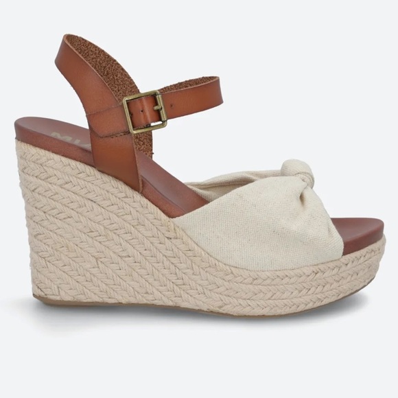 MIA
Lorryann Rope Knotted Wedge - Picture 4 of 6